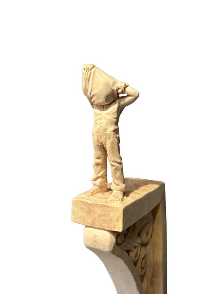 Phillip Liehr, Private Moment I, Wandskulptur aus Lindenholz, ca.40x13x6cm (H/T/B), monogrammiert inverso, dat. 2026