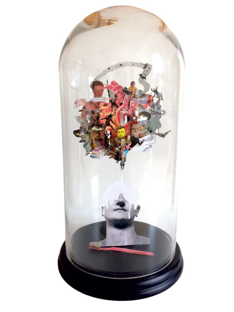 Nils Martin Müller, Daydream, Installation aus Papier/Pappe/Holz/Heißkleber unter Glassturz, H 42cm, Ø 23cm, dat. 2017